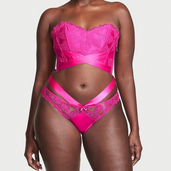 (M) 2pcs VERY SEXY Victoria’s Secret Strappy Heart Embroidery Bustier & Cheeky